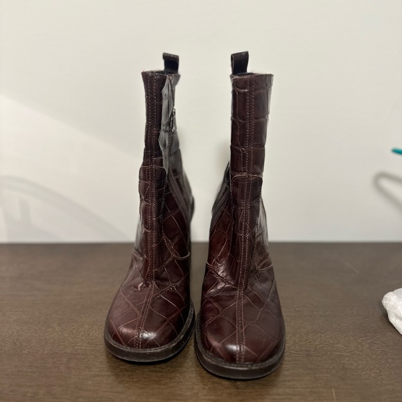 Brown leather crocodile booties. Size 6! - Picture 2 of 3